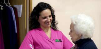 auxiliar geriatrico gerocultora geriatric assistant
