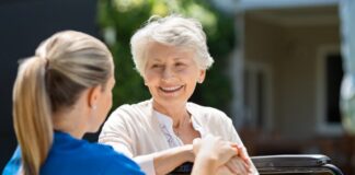 ESTAMOS EN LA BÚSQUEDA DE CUIDADORA DE ADULTOS MAYORES PARA TRABAJAR DE INTERNA 5 DÍAS A LA SEMANA cuidadora ALF cuidadora para centro de dia personal para geriatrico home care elderly caregiver