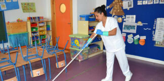 SE REQUIERE EMPLEADA/O DE LIMPIEZA PARA ESCUELA, JORNADA DE LUNES A VIERNES TURNO TARDE 20 HORAS SEMANALES empleado y empleada de limpieza para escuela School cleaning lady cleaning staff