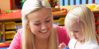 ESTAMOS BUSCANDO NIÑERA JORNADA DE TRABAJO DE LUNES A VIERNES DE 9:00 A 14:00HS niñera externa babysitter part time niñera con retiro empleada del hogar para cuidado de niños canguro externa