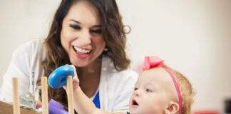 SE NECESITA NIÑERA PARA CUIDADO DE BEBE DE 9 MESES, MEDIA JORNADA TURNO TARDE babysitter for baby care niñera canguro