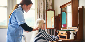 SE SOLICITA CUIDADORA CON CAMA ADENTRO PARA GERONTES, JORNADA COMPLETA Female caregiver cuidadora elder care taker cuidadora domiciliaria cuidados de adulta mayor