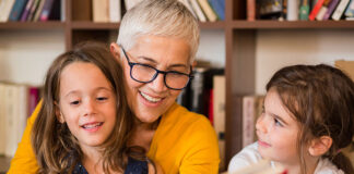 SE REQUIERE NIÑERA / NANNY EXTERNA PARA EL CUIDADO DE DOS NIÑAS ENTRE 3 Y 5 AÑOS DE EDAD niñera nanny niñera externa babysitter niñera cama afuera niñera sin cama niñera con retiro