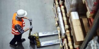 SE NECESITA OPERARIOS PARA TAREAS DE DEPOSITO, CARGA Y DESCARGA. SE OFRECEN BUENAS CONDICIONES LABORALES operario de deposito warehouse operator job personal masculino operario de carga y descarga