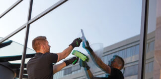 SE NECESITA LIMPIADOR/A DE CRISTALES PARA EMPRESA DE SERVICIOS DE LIMPIEZA window cleaning pawn