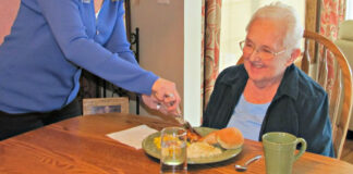 SE REQUIERE EMPLEADA DEL HOGAR / CUIDADORA CON DISPONIBILIDAD PARA TRABAJAR RÉGIMEN INTERNO LOS FINES DE SEMANA Empleada del Hogar Cuidadora domestic home care Caregiver Home Employee