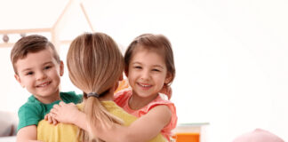 SE REQUIERE NIÑERA PARA TRABAJAR DE LUNES A VIERNES DE 15:00 HS A 20:00 HS babysitter niñera con retiro cuidadora de niños nanny canguro