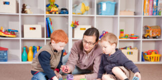SE SOLICITA NIÑERA/ MADRE DE DÍA PARA EL CUIDADO DE 2 NIÑOS (6 y 10 AÑOS), JORNADA FULL TIME babysitter niñera cuidadora de niños madre de dia nanny