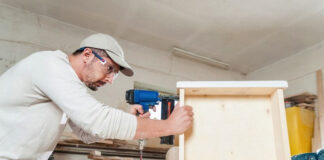 SE REQUIERE CARPINTERO EBANISTA PARA FABRICAR COCINAS, CLOSETS, UNIDADES DE TV, ENTRE OTROS carpintero ebanista fabrica de muebles de cocina carpenter cabinetmaker manufacturer of kitchen furniture