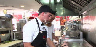 SE NECESITA COCINEROS Y CAJERO PARA LOCAL DE HAMBURGUESAS, JORNADA A MEDIO TIEMPO (TURNOS DE DÍA O TARDE) cocinero y cajeros para local de hamburguesas cook and cashiers for burger joint