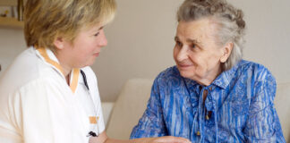 SE REQUIERE CUIDADORA CON CAMA ADENTRO EN CASA DE FAMILIA, CON DISPONIBILIDAD INMEDIATA cuidadora domiciliaria home care cuidadora con cama adentro cuidadora interna cuidado de adultos mayores