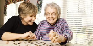 SE NECESITA CUIDADORA DOMICILIARIA PARA TRABAJAR DE LUNES A VIERNES, 6 HORAS DIARIAS cuidadora domiciliaria home care elderly caregiver home caregiver cuidadora de adulto mayor
