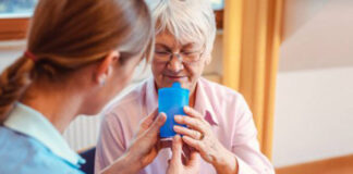 SE SOLICITA CUIDADOR/A PARA ATENCIÓN DE PACIENTES, INCORPORACIÓN DIRECTA EN EMPRESA DE INTERNACIÓN DOMICILIARIA cuidadora para pacientes domiciliarios adultos mayores caregiver for elderly home patients cuidadora domiciliaria home care