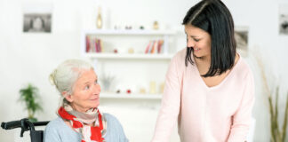 SE NECESITA CUIDADORA CON RETIRO, JORNADA DE LUNES A JUEVES INGRESO INMEDIATO cuidadora part time cuidadora domiciliaria home caregiver home care cuidadora externa