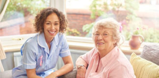 SE NECESITA CUIDADOR/A CON DISPONIBILIDAD INMEDIATA PARA CUBRIR SERVICIOS DE INTERNACIÓN DOMICILIARIA elderly caregiver cuidadora domiciliaria home care cuidadora de adultos mayores