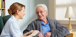 SE SOLICITA CUIDADORA EXTERNA PARA MATRIMONIO DE LA TERCERA EDAD CUIDADOS DE LUNES A VIERNES home care cuidadora domiciliaria empleo de cuidadora en Barcelona elderly caregiver