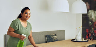 SE SOLICITA NIÑERA DOMÉSTICA / NANNY INTERNA CON DISPONIBILIDAD INMEDIATA maid babysitter domestic maid for family home empleada domestica