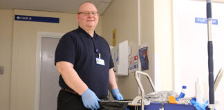 mucamo personal de limpieza masculino limpieza de hospital male cleaning staff for hospital