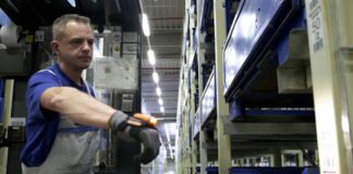 SE SOLICITA OPERARIOS DE CARGA Y DESCARGA, JORNADA DE TRABAJO DE LUNES A VIERNES operario de deposito warehouse operator job personal masculino operario de carga y descarga Mozo de almacen