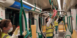 personal de limpieza para estacion del metro cleaning staff for metro station