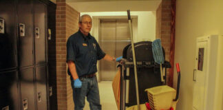 SE NECESITA PERSONAL DE LIMPIEZA Y MANTENIMIENTO CON O SIN EXPERIENCIA, PARA TRABAJAR EN EMPRESA DE SERVICIOS personal de limpieza y mantenimiento cleaning and maintenance staff