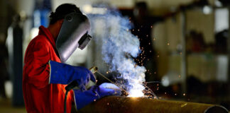 SE NECESITA AYUDANTE DE SOLDADOR, CON POSIBILIDAD PARA COMENZAR DE INMEDIATO ayudante de soldador empleado soldador weldr's assistant welder welder jod male staff
