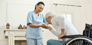 SE REQUIERE CUIDADORA O CUIDADOR, RÉGIMEN EXTERNO ENTRE SEMANA PARA EL CUIDADO DE SEÑOR DE 91 AÑOS caregiver assisting an elderly man cuidadora domiciliaria home care cuidadora de adultos mayores