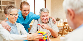 SE NECESITA CUIDADORAS/ES PARA ATENCIÓN Y CUIDADO DE ADULTOS MAYORES EN DIFERENTES ZONAS, SE OFRECEN EXCELENTES BENEFICIOS cuidadora de ancianos cuidadora para geriatrico cuidadora de adultos mayores home care geriatric assistant
