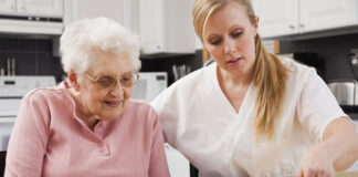 SE SOLICITA CUIDADORA Y/O CUIDADOR PARA ASISTENCIA DOMICILIARIA, INCORPORACIÓN INMEDIATA cuidadora domiciliaria cuidadoras de mayores gerocultora elder care taker geriatric assistant asistencia geriatrica caregiver home care