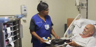 empleda en hospital mucama maid health center cleaning staff