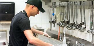 SE INCORPORA LAVAPLATOS PARA TRABAJAR EN RESTAURANTE, 5 DÍAS A LA SEMANA lavaplatos bachero empleado para restaurante dishwasher clerk cleaning dish restaurant