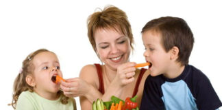 SE REQUIERE CANGURO/NIÑERA, RÉGIMEN INTERNO PARA CASA DE FAMILIA niñera canguro babysitter empleada para el cuidado de niños