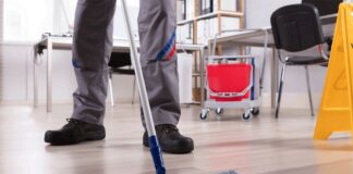 SE NECESITA OPERARIO DE MAESTRANZA PARA BIJOUTERIE. JORNADA COMPLETA 5 DÍAS A LA SEMANA, TRABAJO EN BLANCO personal de limpieza masculino cleaning-staff empleado de maestranza