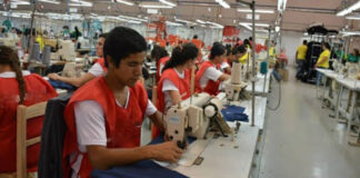 SE SOLICITA COSTURERAS/OS PARA FÁBRICA DE CONFECCIÓN DE ROPA, SE OFRECEN BUENAS CONDICIONES LABORALES costureros costureras personal ambos sexos para fabrica textil staff of both sexes for textile manufacturing seamstresses female and male staff work in sewing factory