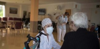 cuidador cuidadora Gerocultora Gerocultor para residencia de mayores carer for nursing home