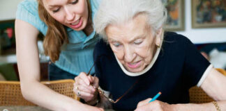 SE REQUIERE CUIDADORA Y/O CUIDADOR PARA CUIDADOS Y ACOMPAÑAMIENTO DE PERSONAS MAYORES, INGRESO INMEDIATO cuidadora de adultor mayore home care asistente de geriatría geriatric assistant gerocultora carateker