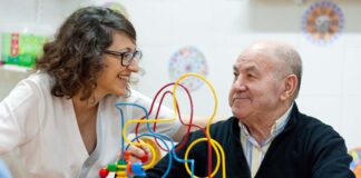 cuidadora de adultos mayores cuidadora domiciliaria elder care taker geriatric assistant gerocultora carateker cuidadora de adultos mayores