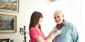 SE NECESITA CUIDADORA CON CAMA, PARA SERVICIOS DOMICILIARIOS DE GERONTES Y APOYO EN TAREAS DOMESTICAS, 5 DÍAS A LA SEMANA cuidadora domiciliaria empleada para cuidado de adultos mayores home caregiver employed to care for the elderly home care