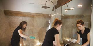 SE SOLICITA PERSONAL DE LIMPIEZA (AMBOS SEXOS) CON O SIN EXPERIENCIA PARA TRABAJAR EN HOTEL empleadas de limpieza cleaning employees female cleaning staff cleaning limpieza en general employee in hotel limpieza y mantenimiento en hotel