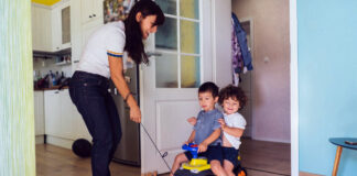 SE SOLICITA NIÑERA PARA EL CUIDADO DE GEMELOS, PERSONA RESPONSABLE Y DE BUEN TRATO niñera empleada del hogar babysitter niñera para cuidados de mellizos