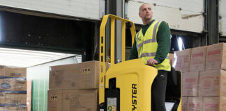 SE NECESITA OPERARIOS DE CARGA Y DESCARGA, PERSONA PROACTIVA CON DISPONIBILIDAD HORARIA operario de carga y descarga empleados de descarga loaning and unloading workers loading and unloading operaturs