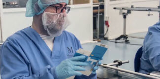 SE NECESITA OPERARIOS/AS PARA ENVASADO EN LABORATORIO DE COSMÉTICA, TURNOS DE MAÑANA Y TARDE operario de envasado para laboratorio personal femenino y masculino laboratory packaging operator employee staff male and female