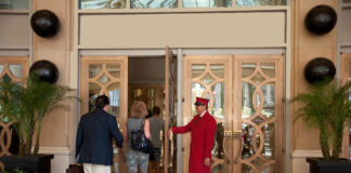 SE NECESITA PORTERO DE DÍA PARA TRABAJAR JORNADA COMPLETA, 5 DÍAS A LA SEMANA portero personal masculino employee male janitors empleado para edificio