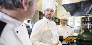 SE REQUIERE COCINERO/CHEFF PARA RESIDENCIA DE MAYORES, TURNO DIURNO DEDICACIÓN COMPLETA Cocinero para residencia de mayores Chef for nursing home