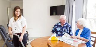 SE BUSCA EMPLEADA PARA CUIDADO DE ANCIANOS Y LIMPIEZA (VIVIENDO DENTRO O TAMBIÉN ENTRADA POR SALIDA) cuidadora domiciliaria empleada para limpieza y cuidado de ancianos home caregiver employed for cleaning and caring for the elderly