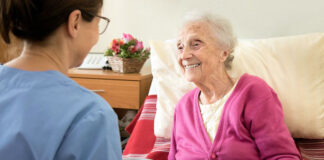 SE REQUIERE CUIDADORAS/ES PARA SERVICIOS DE ATENCIÓN DOMICILIARIA A PACIENTES Y ADULTOS MAYORES cuidadora domiciliaria home care seleccion de cuidadoras de adultos mayores home caregiver selection of elderly caregivers