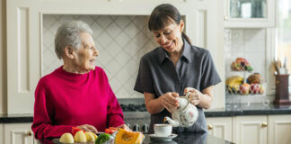 ESTAMOS EN LA BÚSQUEDA DE CUIDADORA/DAMA DE COMPAÑÍA PARA SEÑORA MAYOR, HORARIO DE TRABAJO CONVERSABLE empleada del hogar Cuidadora de anciana home care domestic maid cuidadora domiciliaria home caregiver