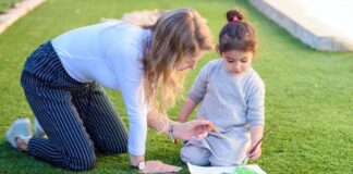 SE BUSCA CANGURO/MADRE DE DÍA PARA CUIDAR A DOS NIÑAS, JORNADA REDUCIDA 2HS AL DÍA niñera canguro Babysitter nanny madre de dia niñera con retiro