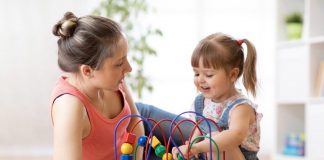 SE BUSCA NIÑERA CON RETIRO PARA CUIDADO DE NIÑOS Y COLABORAR CON TAREAS DE LA CASA CUANDO SE REQUIERA Nanny Domestic Babysitter niñera con retiro para cuidado de niños en casa de familia