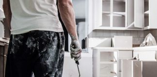 SE SOLICITA PERSONAL PARA EMPRESA DE REMODELACIÓN DE BAÑOS, COCINAS Y REHABILITACIÓN INTERIOR COMPLETA Personal para Framing y Sheet rock, gavinetes, plaster, pintura, y carpintería Staff for Framing and Sheet rock, cabinets, plaster, paint, and carpentry
